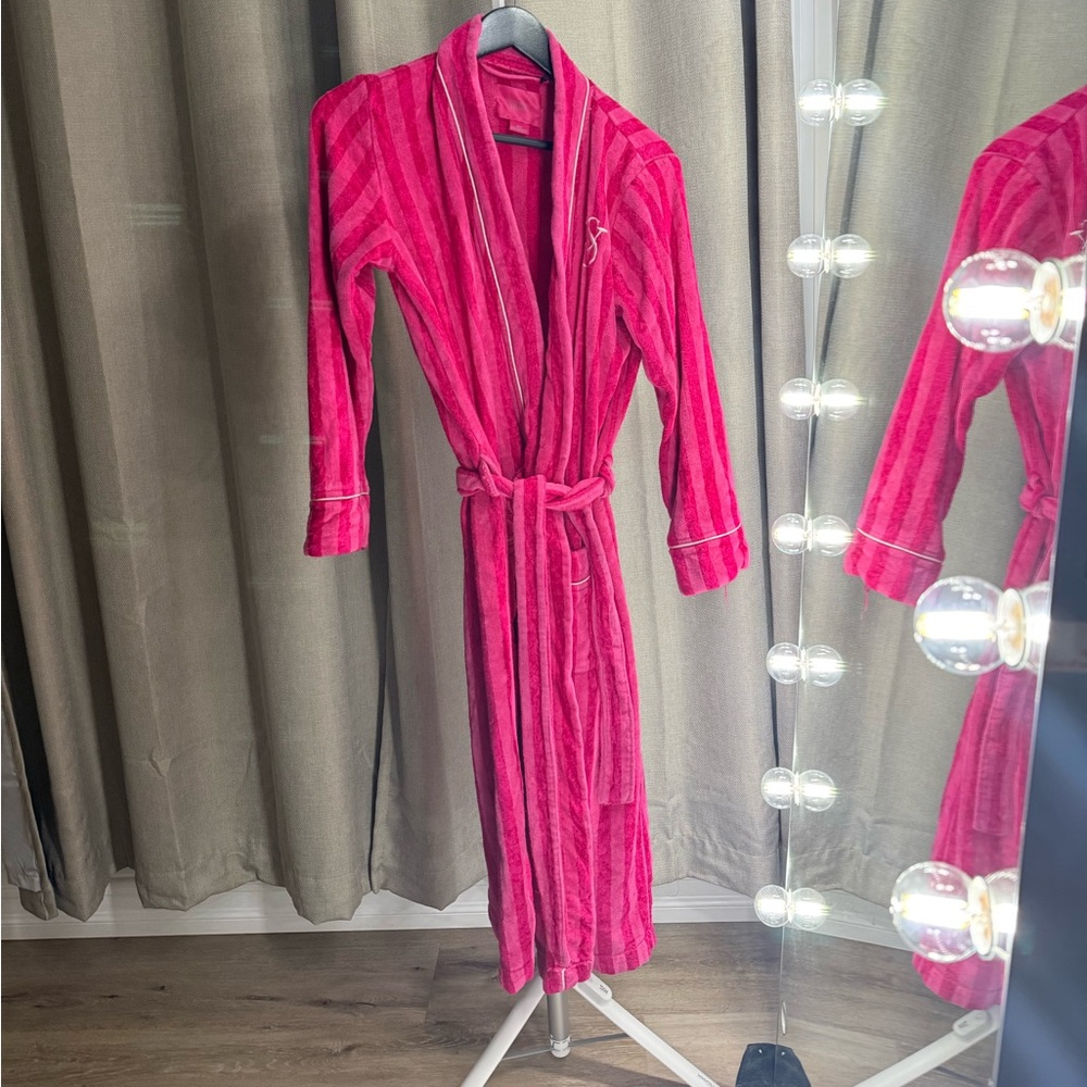 Victoria's Secret Fuchsia stripe Bathrobe
Mid length Medium